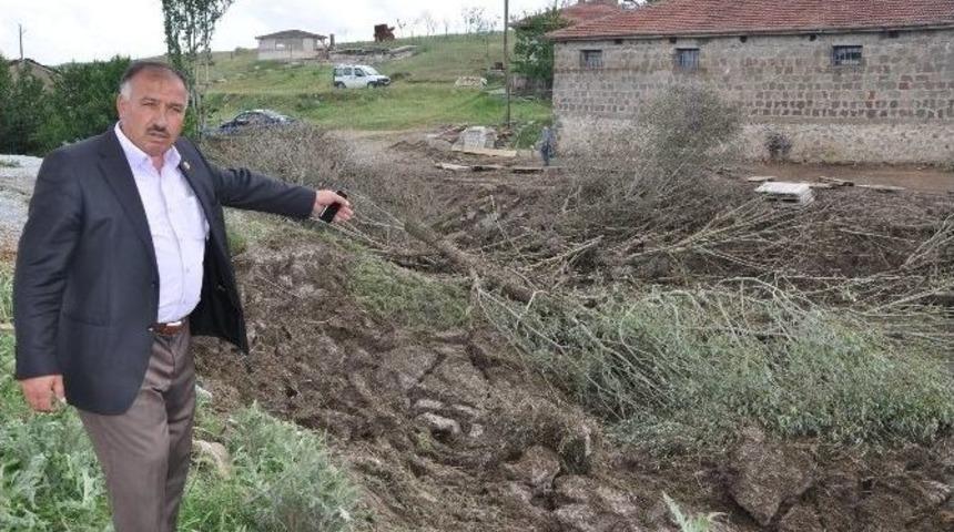 Sorgun&rsquo;da Etkili Olan Dolu Ve Sel Ekili Alanlara Zarar Verdi