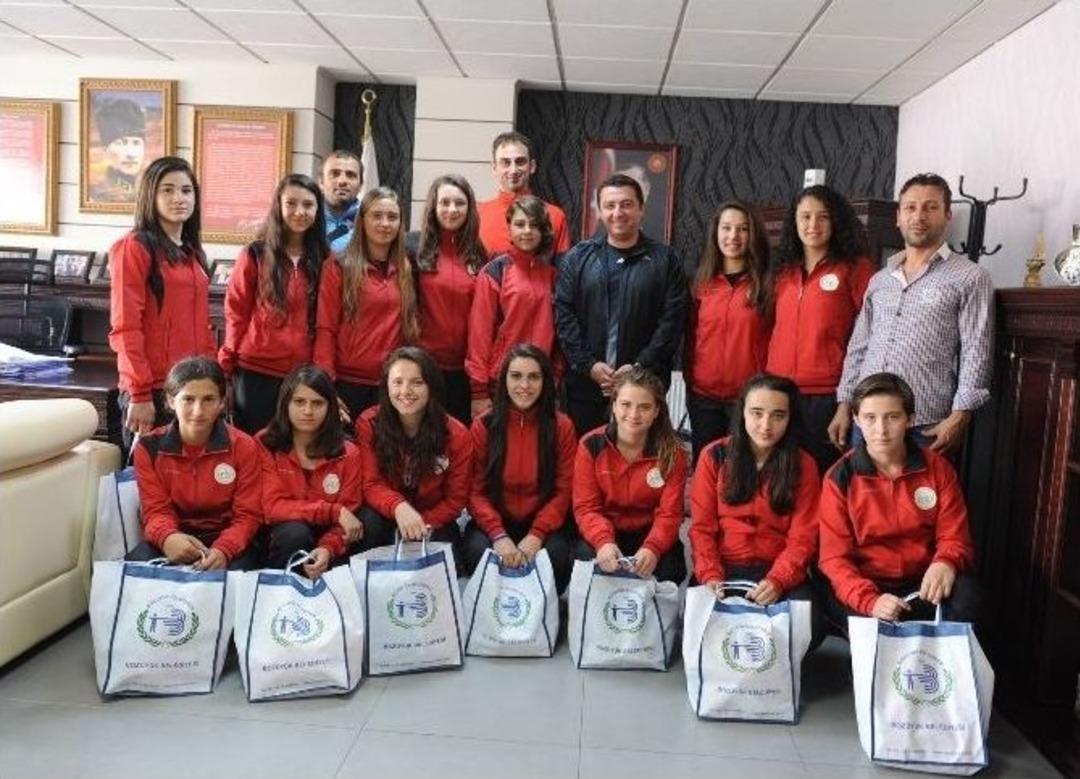 Başkan Bakıcı&rsquo;dan Kız Futbol Takımına Tam Destek