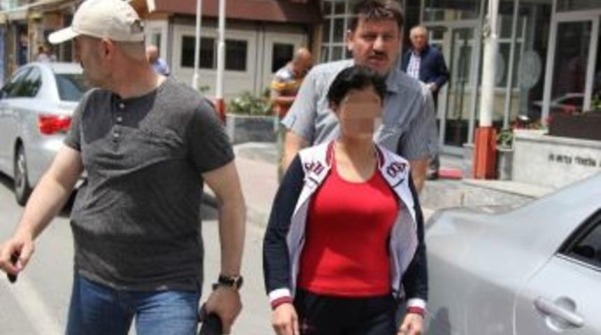 Birlikte Yaşadığı Adamı Bı&ccedil;aklayan Kadın Serbest