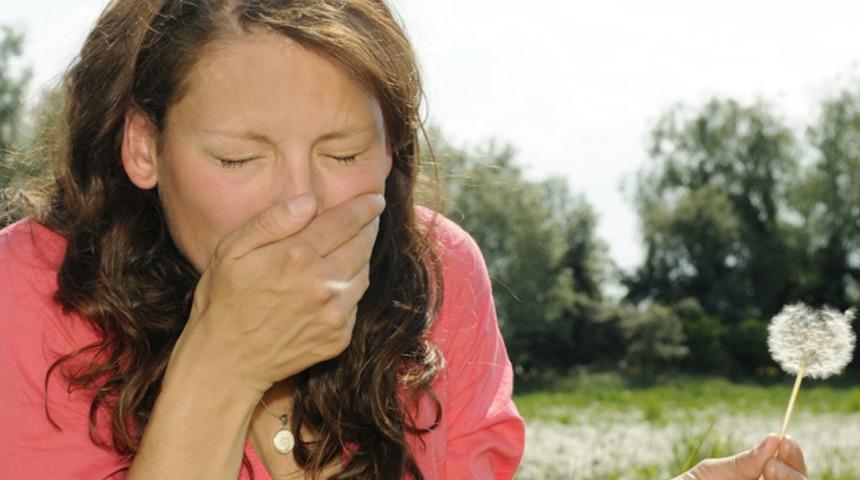 Bahar alerjisi gözleri de vuruyor