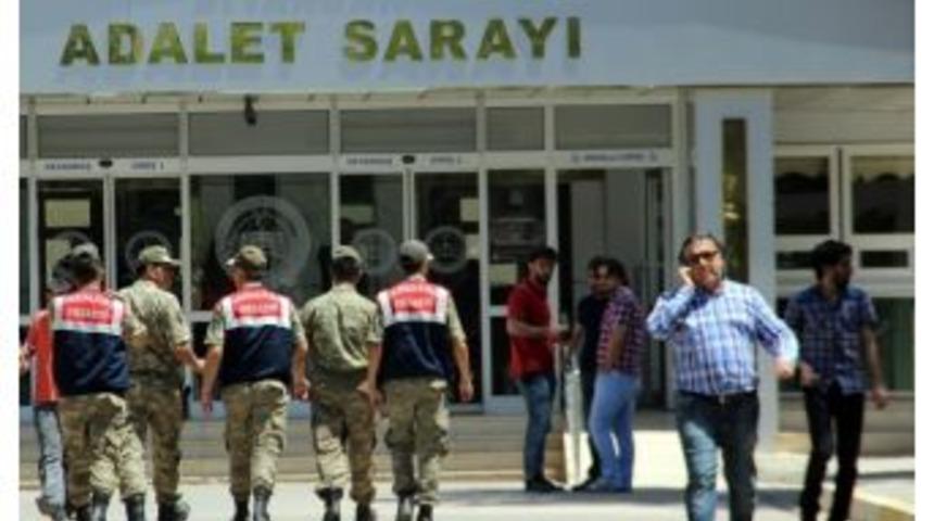 Demir Parmaklıkları Kırarak Adliyeden Ka&ccedil;an 3 Zanlıdan Biri Yakalandı