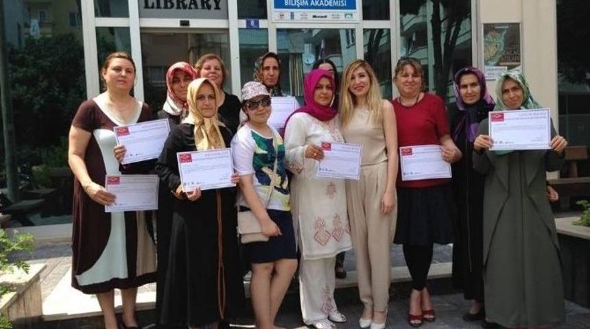 Alanya Belediyesi 948 Kişiye Bilgisayar Eğitimi Verdi