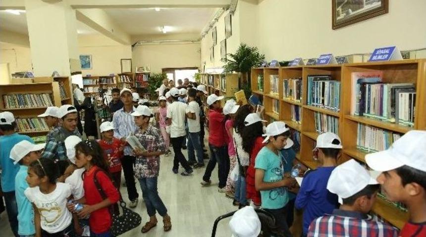 Başkan &Ccedil;ift&ccedil;i&rsquo;den İlk&ouml;ğretim Okulu &Ouml;ğrencilerine Yemek