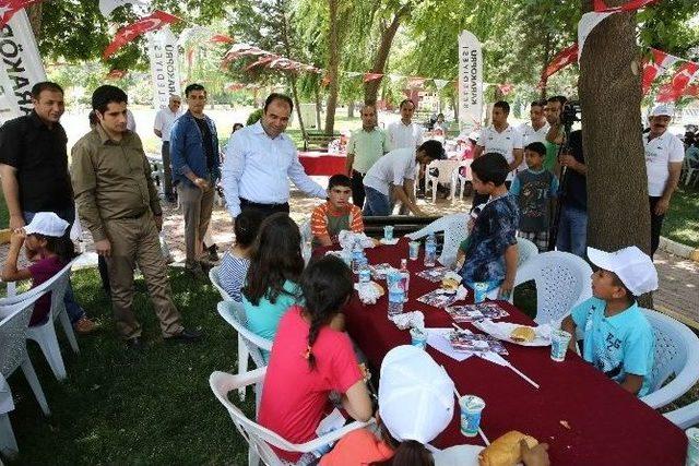 Başkan Çiftçi’den İlköğretim Okulu Öğrencilerine Yemek