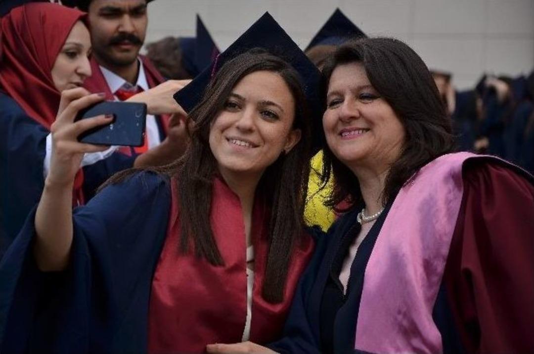 (&ouml;zel Haber) &ldquo;selfie&rdquo;siz Mezuniyet D&uuml;ş&uuml;n&uuml;lemez
