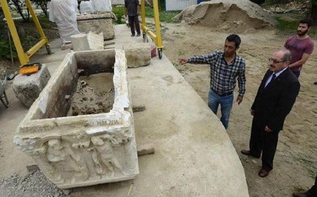 Kum Ocağından &Ccedil;ıkan 1900 Yıllık Mezar Ge&ccedil;mişe Işık Tutacak 2