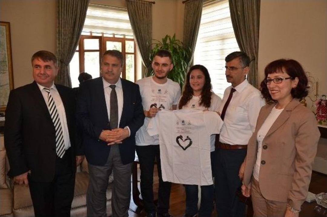 Vali Bektaş&rsquo;tan Gen&ccedil;lere &lsquo;uyuşturucu&rsquo; Uyarısı