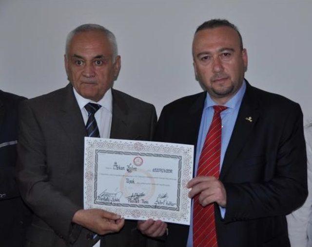 Uşak Milletvekilleri Mazbatalarını Aldı 2