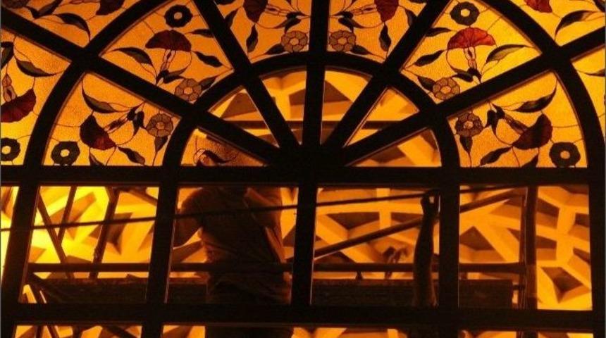 Kapalı &Ccedil;arşı Renkleniyor