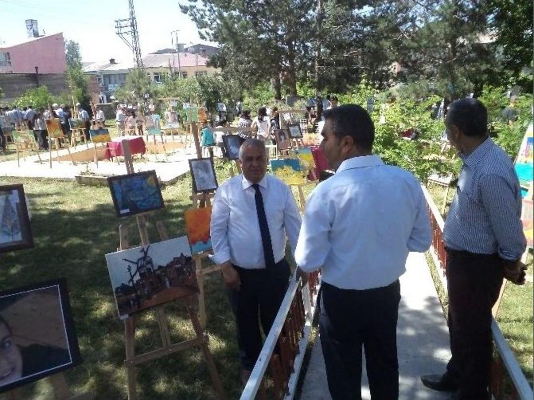 Varto &Ccedil;aylar Ortaokulunda Yıl Sonu Sergisi