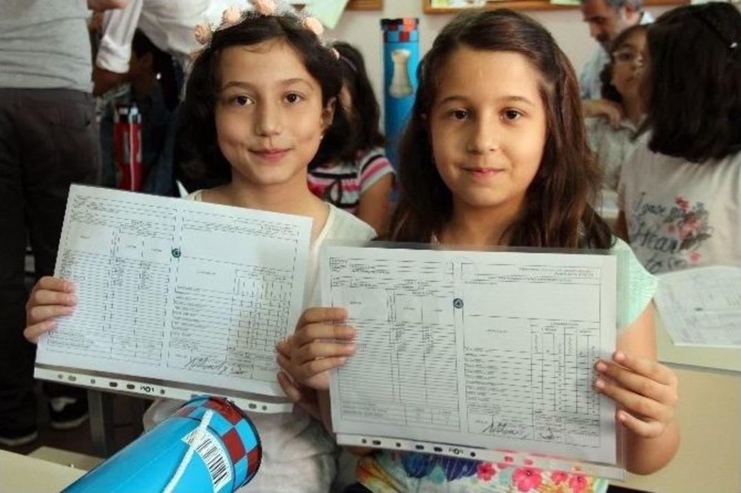 Elazığ&rsquo;da 118 Bin &Ouml;ğrenci Karne Aldı