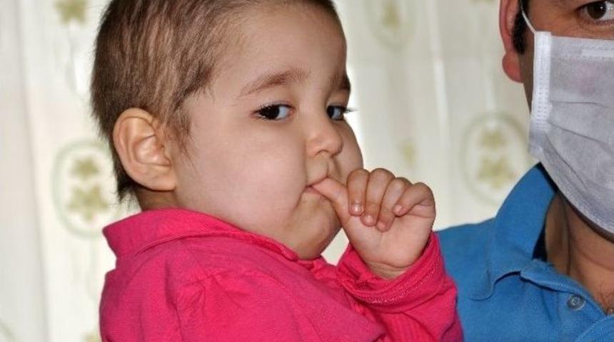 Bolu&rsquo;da Kemik İliği Hastası Minik Zeynep Uygun İlik Bekliyor