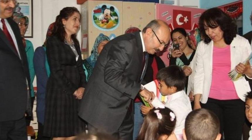 Burdur&rsquo;da 43 Bin 449 &Ouml;ğrenci Karne Aldı