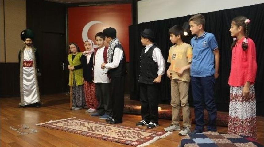 Perde &Uuml;st&uuml;n Yetenekli &Ccedil;ocukların