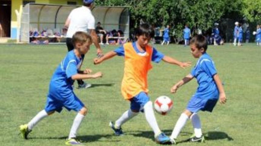 B&uuml;y&uuml;kşehir&rsquo;den 19 İl&ccedil;ede 19 Ayrı Branşta Yaz Spor Okulu