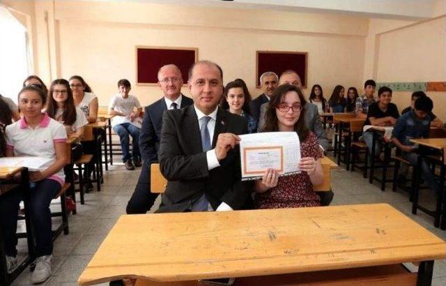 Vali &Ccedil;omaktekin Karne Dağıttı 1