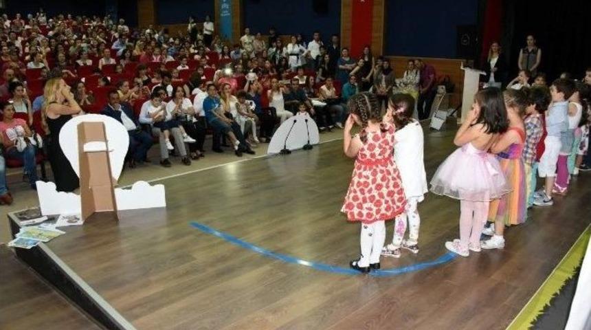 Miniklerin İngilizce Sertifika Heyecanı