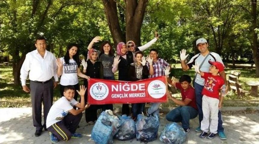 &Ccedil;evre Koruma Haftası&rsquo;nda Gen&ccedil;ler &Ccedil;&ouml;p Topladı