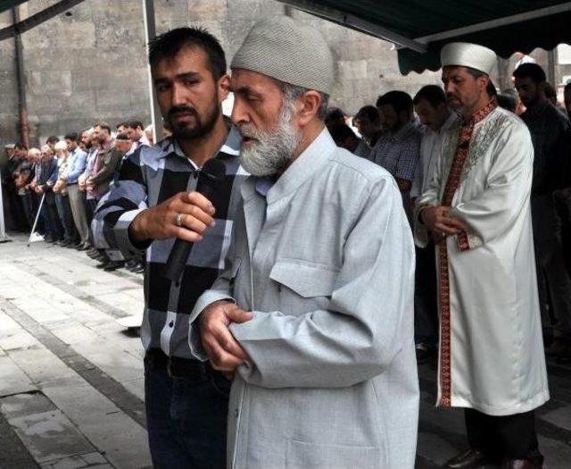 Diyarbakır'da Öldürülen Dernek Başkanı Için Kayseri'de Gıyabi Cenaze Namazı