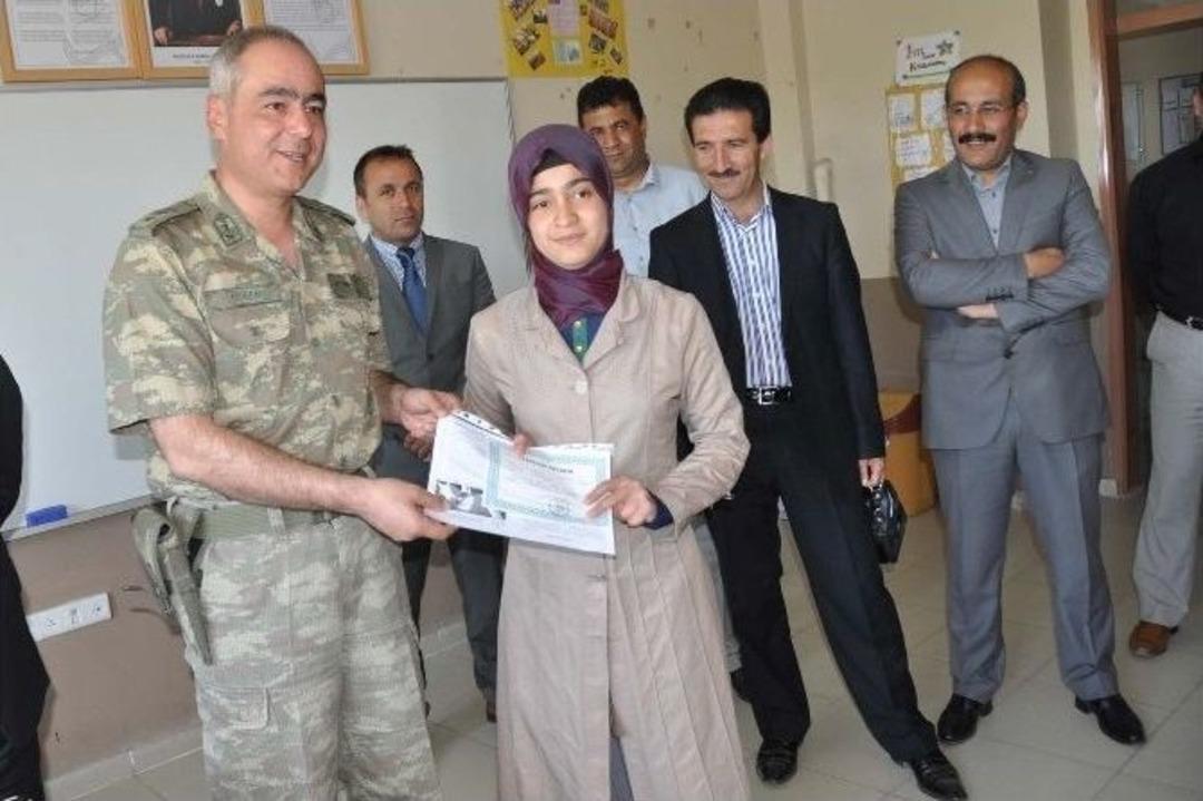 Kaymakam Elinden Takdirlerini Aldılar