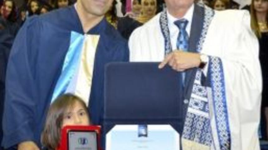 Down Sendromlu Kızı İ&ccedil;in Okudu