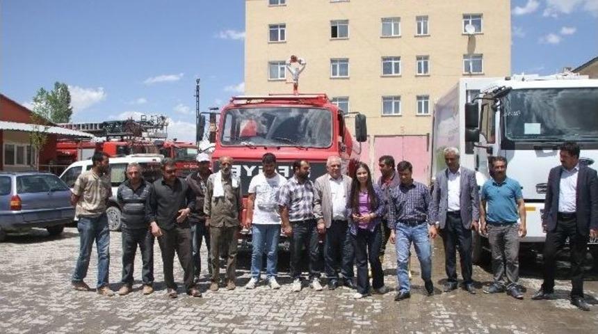 Diyadin Belediyesi&rsquo;ne &Ccedil;&ouml;p Kamyonu Hibe Edildi