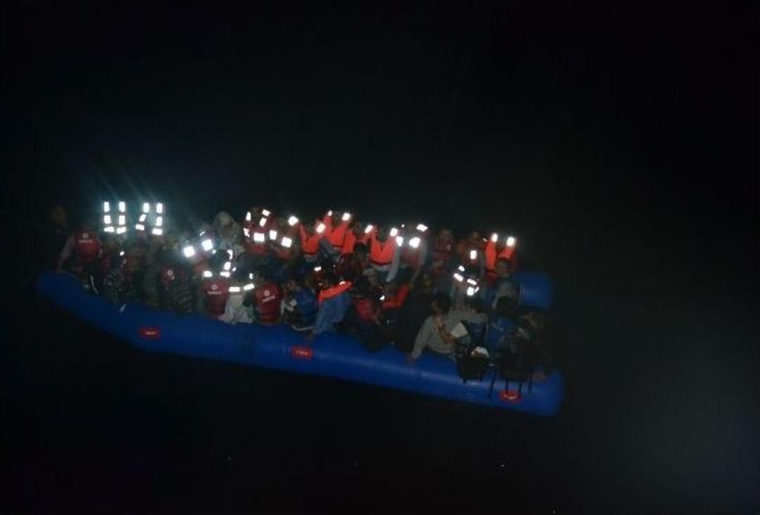 827 Ka&ccedil;ak G&ouml;&ccedil;men Denizden Kurtarıldı