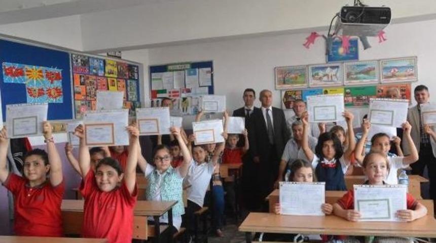 Karnesini Almaya S&uuml;nnet Kıyafetiyle Geldi (2)