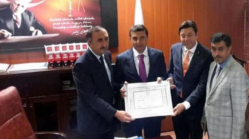 Ak Parti Kırşehir Milletvekili &Ccedil;etinkaya Mazbatasını Aldı