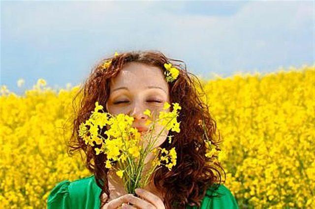 women-smelling-flowers-yellow-main full-Medium