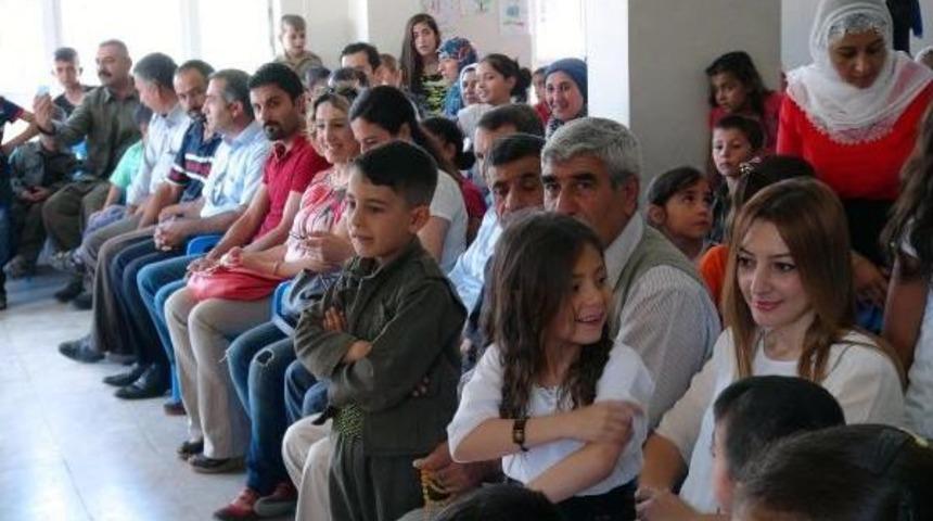 Cizre'de K&uuml;rt&ccedil;e Eğitim Verilen Okulda &Ouml;ğrenciler Karne Aldı