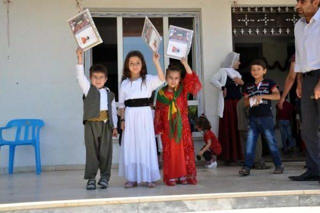 Cizre'de Kürtçe Eğitim Verilen Okulda Öğrenciler Karne Aldı