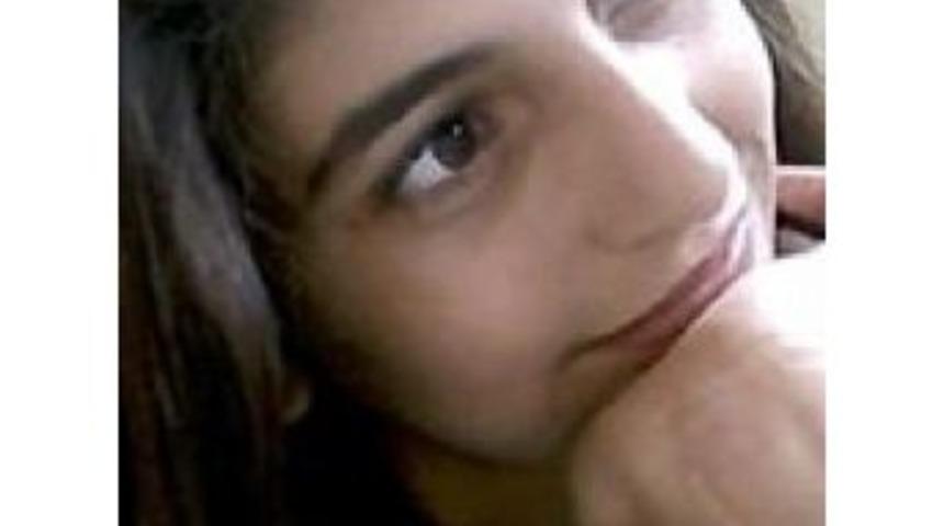 16 Yaşındaki Kız Balkondan Atlayarak Intihar Etti