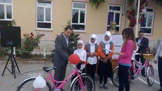 Tuzlukçu’da Öğrencilerin Karne Heyecanı