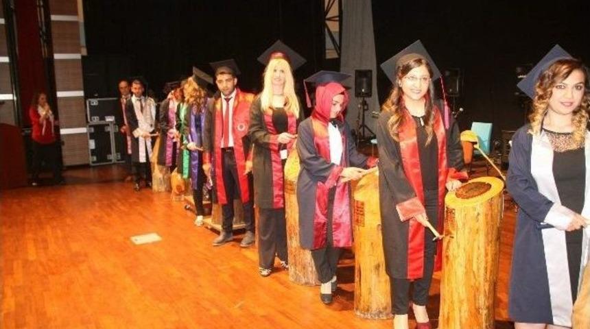 Yozgat Bozok &Uuml;niversitesinde Mezuniyet Sevinci