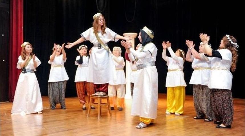 Altındağlı Kadınlar Sahnenin Tozunu Attırdı