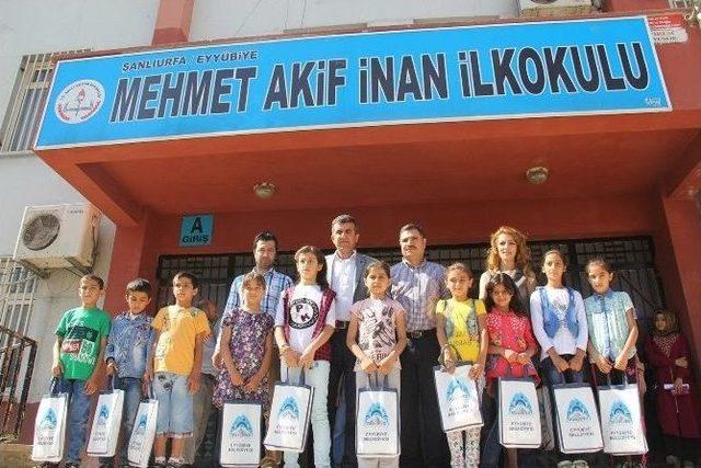 Eyy&uuml;biye Belediyesi&rsquo;nden &Ouml;ğrencilere Tablet 1