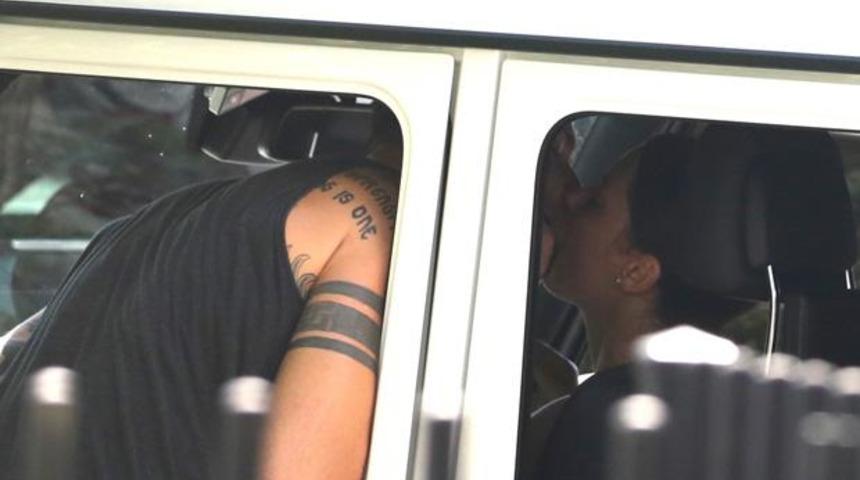 Adriana Lima yeni sevgilisiyle dudak dudağa