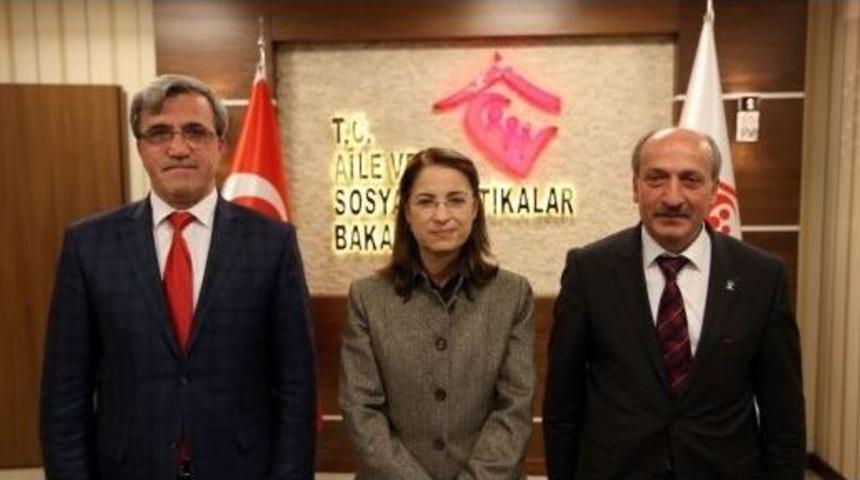 Bakan Ayşenur İslam Yarın Akyazı&rsquo;da