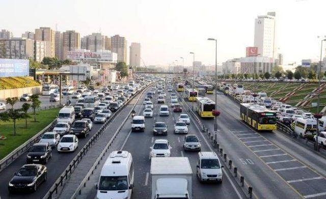 Fotoğraflar // Tatilciler Yola Çıkınca, İstanbul Trafiği Kilitlendi