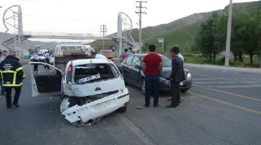 Cenaze Konvoyunda Zincirleme Kaza: 5 Yaralı