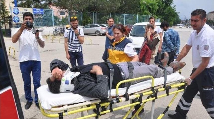 Bursa&rsquo;da İki Ayrı Kazada 3 Kişi Yaralandı