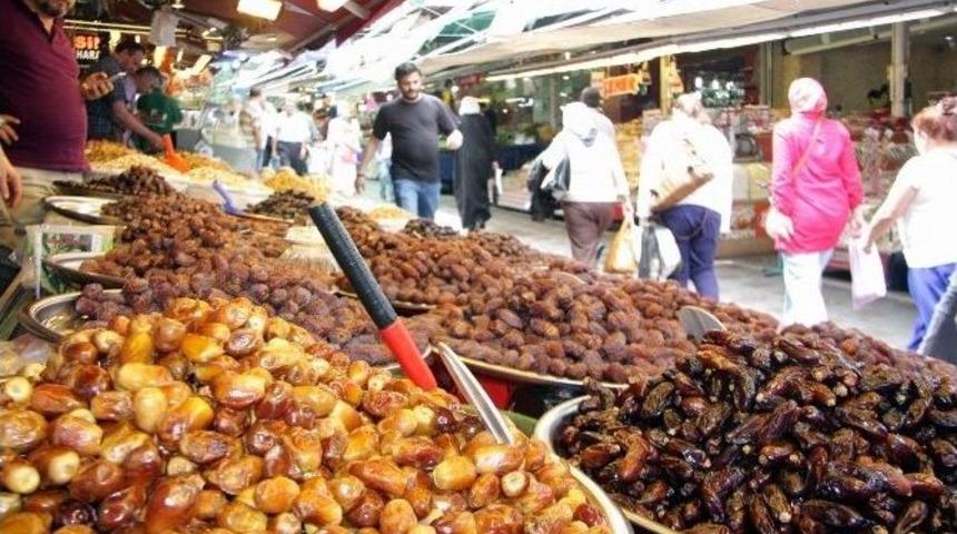 Ramazan Sofralarının Vazge&ccedil;ilmez Lezzeti Hurma Tezgahları S&uuml;sledi