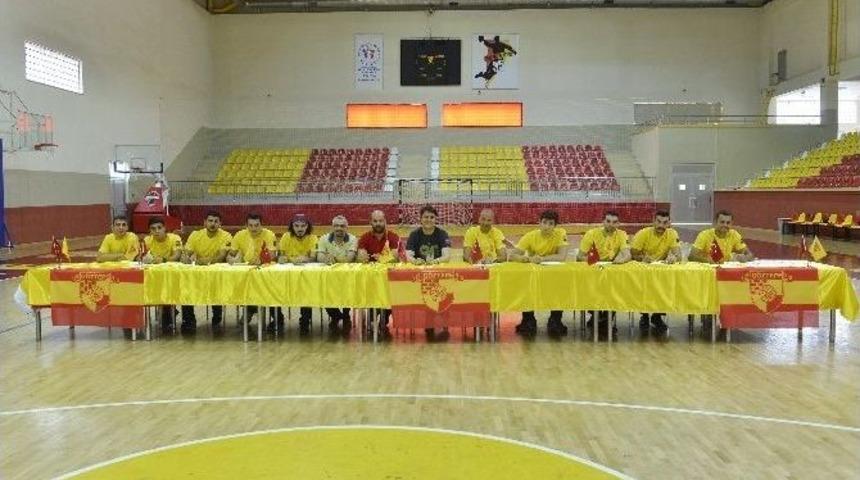 G&ouml;ztepe, 14 İsme İmza Attırdı