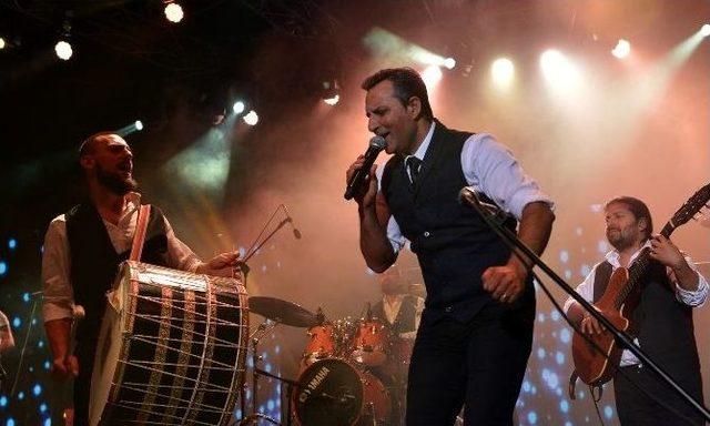 Rafet El Roman Ve Ezo Bursalılara Unutulmaz Bir Gece Yaşattı 1