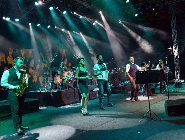 Rafet El Roman Ve Ezo Bursalılara Unutulmaz Bir Gece Yaşattı 2