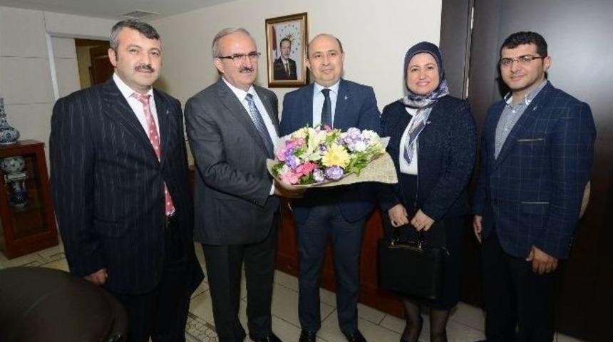 Bursa Valisi M&uuml;nir Karaloğlu;