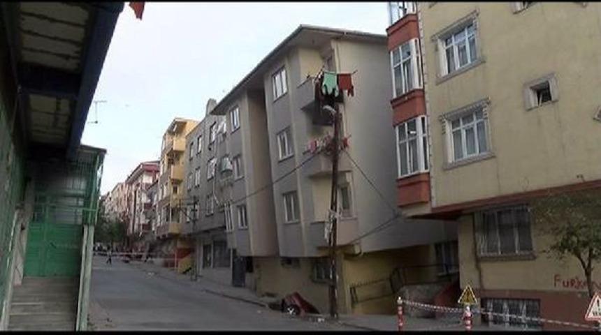 Gaziosmanpaşa'da "binanın Yan Yatmasına Metro Inşaatı Neden Oldu" Iddiası