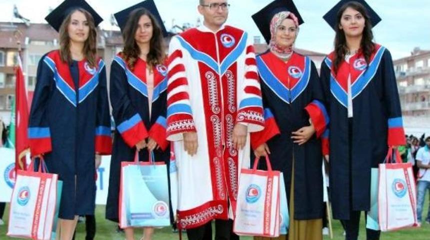 Trafik Kazasında &Ouml;len Kızı Adına Mezuniyet Belgesi Aldı