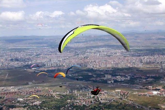 Yamaç Paraşütü Şampiyonası'nda Yine Renkli Görüntüler